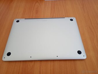 MacBook PRO 13 palců M1 chip 8 RAM 256 SSD NOVÝ 14cyklů - 14