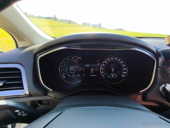 Ford Mondeo kombi 2.0 TDCi Titanium 08/2020 - 14