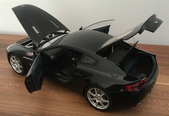 Modely 1:18-24 Nabízím velkou sbírku Aston Martin - 14