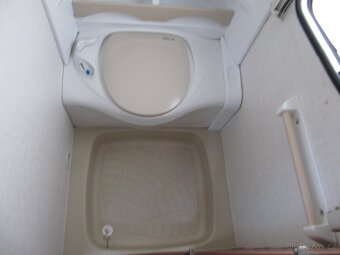 Prodám karavan Hobby 495 ufe,r.v.2010 + mover + předstan. - 14