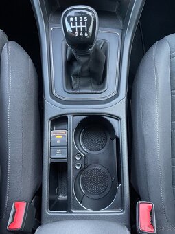 VW Touran 2.0 TDI, Highline, najeto 78 000 km, původ ČR - 14