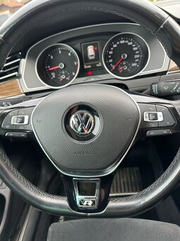 Volkswagen Passat, Kombi 1,6 TDi 88 kW R-LINE PANORAMA - 14