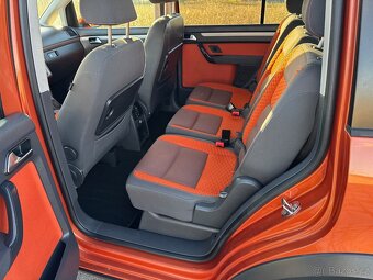 Volkswagen Touran Cross 2.0 TDI 125kW tažné - 14