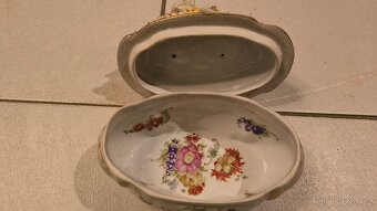 Porcelánová dóza zdobená chlapec s dívkou míšeň - 14