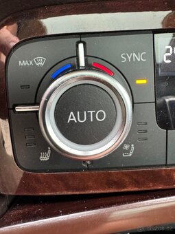 Predávam Volkswagen touareg 3.0 180 kW VW - 14