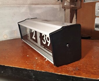 Funkční překlápěcí hodiny Pragotron IPJ0612 z roku 1985 - 14