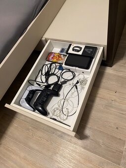 Dřevěná postel s úložnými prostory a psacím stolem - 14
