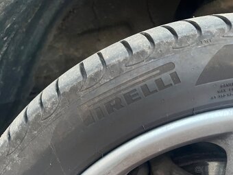 Originální kola Volkswagen R17 + zánovní Pirelli 225/45/17 - 14