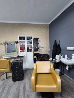 Pronájem moderního salonu / obchodního prostoru pro kadeřnic - 14