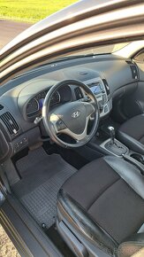 Hyundai i30 2.0i Premium - 14