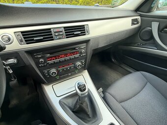 BMW 325XI 160kW E91 R6 - Bi-Xenon /PO SERVISNÍ INSP/ KRÁSNÝ - 14