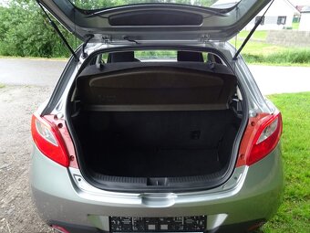 Mazda 2 1,4i 16V 55kW klimatizace, servis jen Mazda - 14