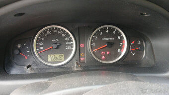 Almera 1.5i 2003 - 14