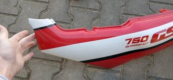 Suzuki GSX-R 750 - 14