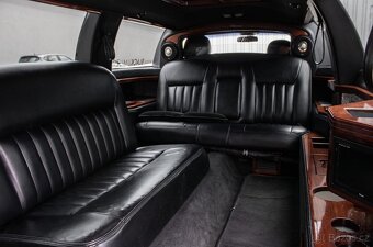 LINCOLN TOWN CAR LIMOUSINE - 14
