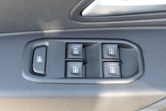 Dacia Duster 1.6i 84kw 1.majitel 21000km navigace kamera Led - 14