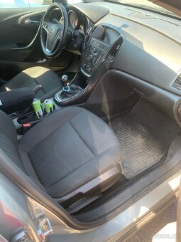 Opel Astra 2011 - 14