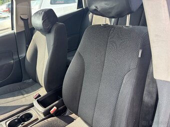 Volkswagen Passat 1.6i - 14