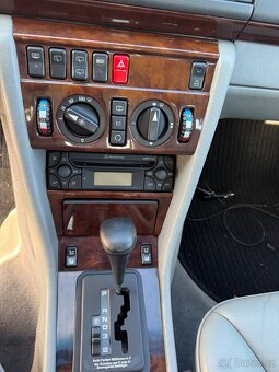 Mercedes-Benz S124 300 TE 4MATIC (1992) - 14