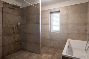 Prodej moderní novostavby 4 + kk se zahradou,Rychnov n. Kn - 14