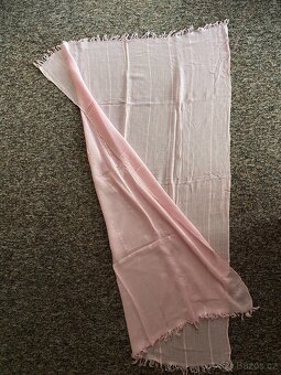 Nový šátek Avon - světle růžový, decentní vzor - 14