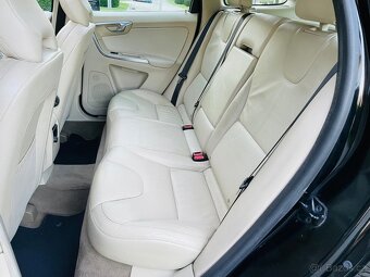 Volvo XC60 2.4 D5 AUTOMAT KAMERA GEARTRONIC VÝHŘEV SERVISKA - 14