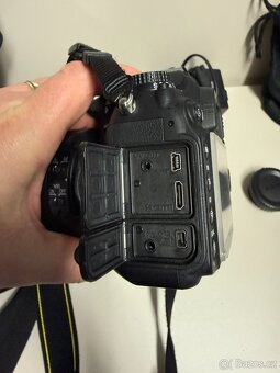 Nikon D7000 s příslušenstvím - 14