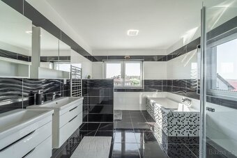 Prodej RD 261 m2, pozemek 1215 m2 v obci Tmaň - 14