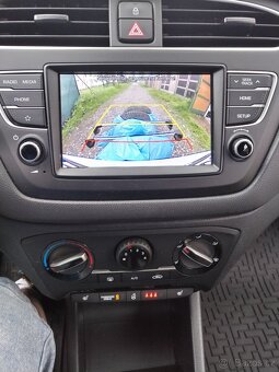 Hyundai i20 1.2 benzín, 56000km, TRIKOLOR PREMIUM PLUS - 14
