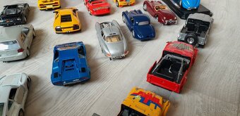 autíčka - modely Bburago 1/24 starší na díly - 14
