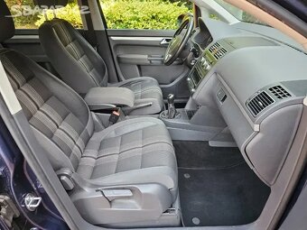 VW Touran 2.0TDI 103W,1.Majitel,7.Míst,Xenon,Tažné,Match. - 14