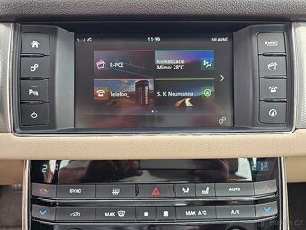 JAGUAR XF 2019 2.0 25D 177kW,SENZORY,VÝHŘEVY,KŮŽE,NAVI - 14
