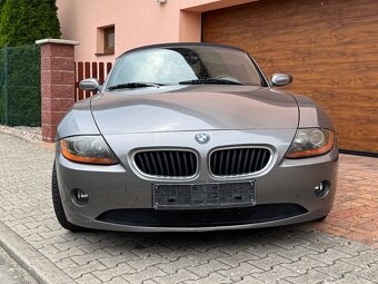 BMW Z4 2.5i (141kw) manuál, dovoz DE, červená kůže - 14