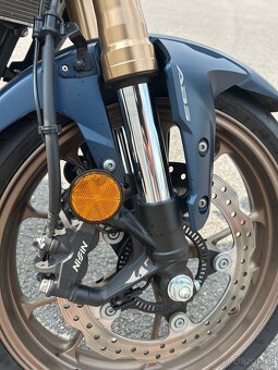 Honda CB125R - 14
