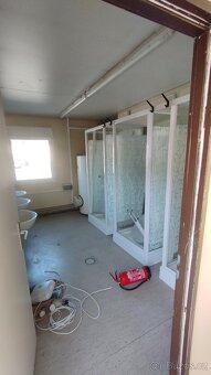 Obytný modul s kuchyní a se sprchama / 10m délky - 14
