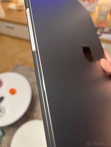MacBook Air 13" M2 / 16GB RAM / 256GB HD / 8×CPU / Šedý - 14