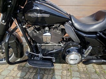 Harley-Davidson FLHX Street Glide 103 - 14