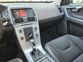 Volvo XC60 D4 140 kW AWD Momentum XENON TAŽNÉ 2017 - 14