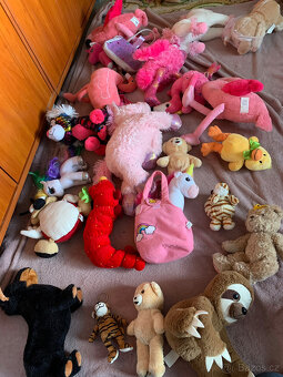 Sbírka plyšáků - přes 400 kusů, dále set Furby 2005 - 14