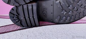 KOŽENÉ KOZAČKY S ROZŠIŘUJÍCÍM LEMEM - UGG - vel. 39 - 14