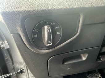 Volkswagen Touran 2.0 TDi 110kW 7míst - 14