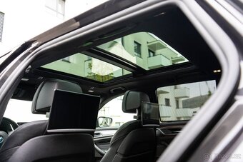 BMW 540i xDrive Touring - 14