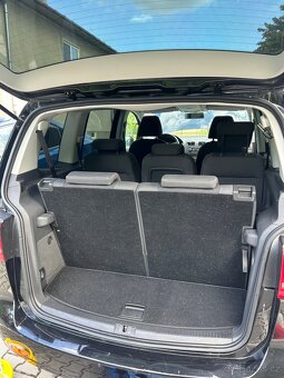 Volkswagen Touran 1.6 TDI 2011 7 místný - 14