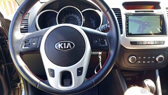 KIA VENGA 1,4 CVVT; 90Ps; najeto pouze 20.600km - 14