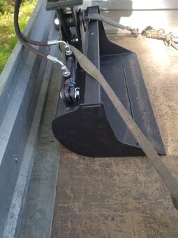 příslušenství k bagrům,trny,prosívací lžíce,hrábě - 14