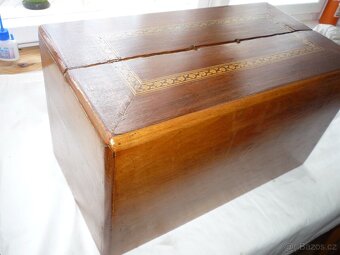 Starožitný lodičkový šicí stroj - KLENOTY S VŮNÍ OLEJE - 14