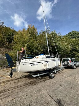Loď Plachetnice PHOBOS 21 + motor SUZUKI DF5L + man. přívěs - 14