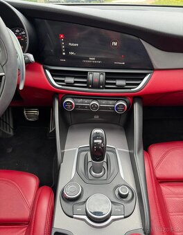 Alfa Romeo Giulia 2.0 Turbo 16V AT8 Veloce Ti - 14
