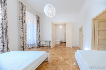 Prodej dvou bytů v jednom – 127 m2 v centru u Karlova mostu, - 14