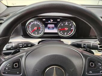 Mercedes-Benz Třídy E 2,0 220d  E 220 Avantgarde (2017) - 14